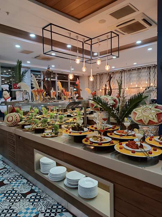 Gastro Saturn Palace Resort Hotel