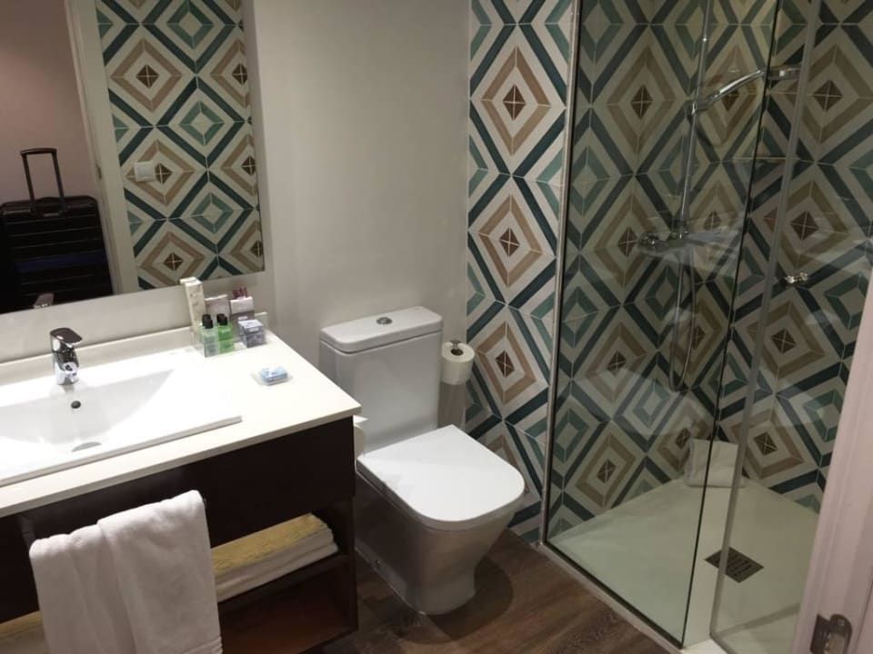 Riesige Dusche...leider Kakerlakenbesuch H10 Ocean Dreams - Adults only