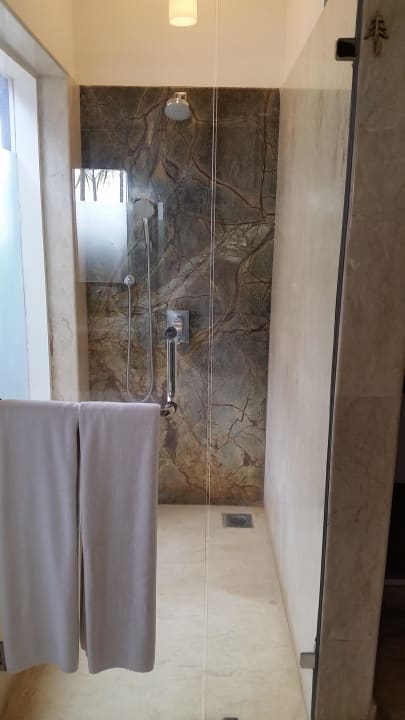 Dusche Hotel The Serai Kabini