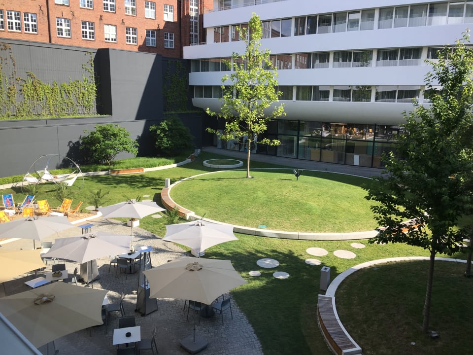 Gartenanlage DoubleTree by Hilton Hotel Wroclaw