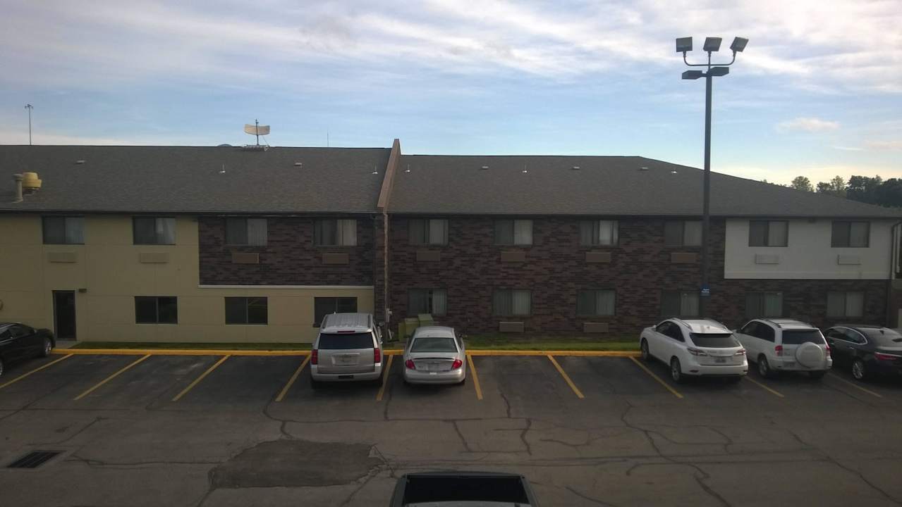 Blick auf das Nachbarhotel Hotel Fairfield Inn By Marriott Topeka