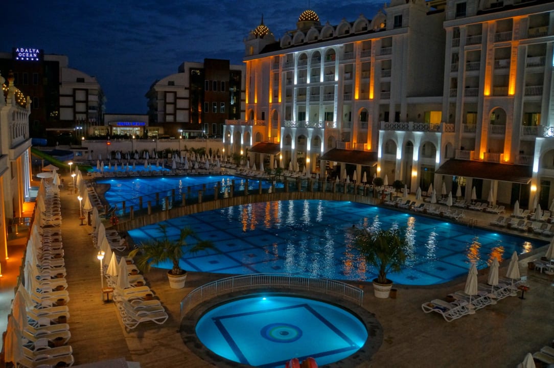 Basen wieczorem Oz Hotels Side Premium