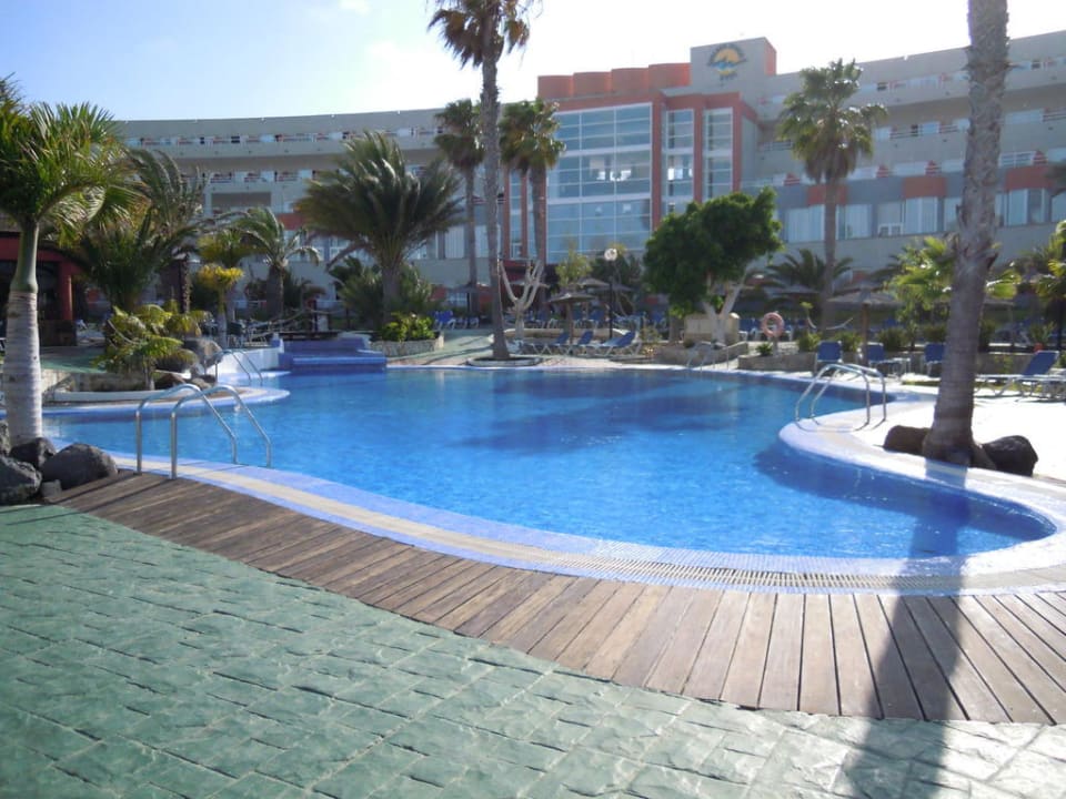 Hotel und Pool von außen LABRANDA Golden Beach