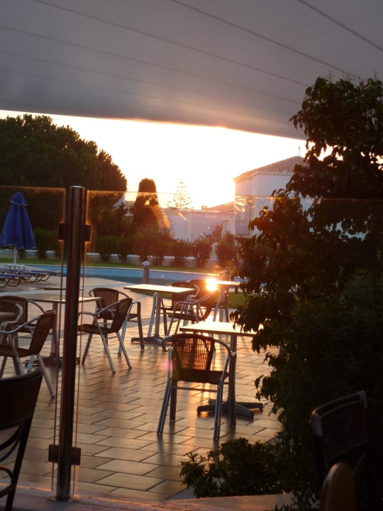Sonnenuntergang Neptune Luxury Resort