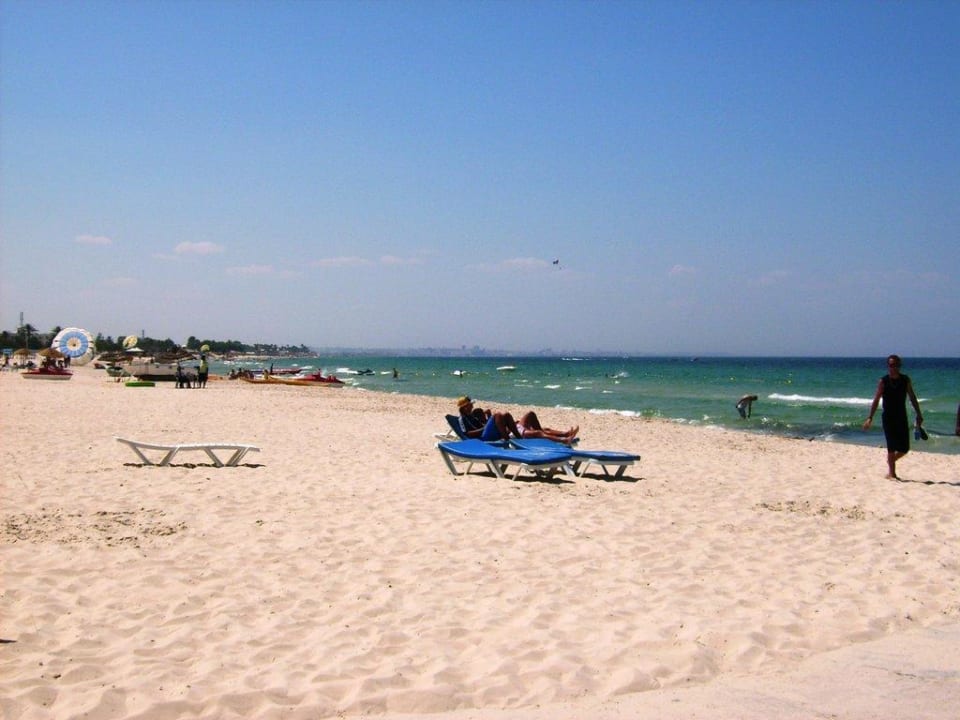 Der schöne Sanstrand Sahara Beach Aquapark & Resort