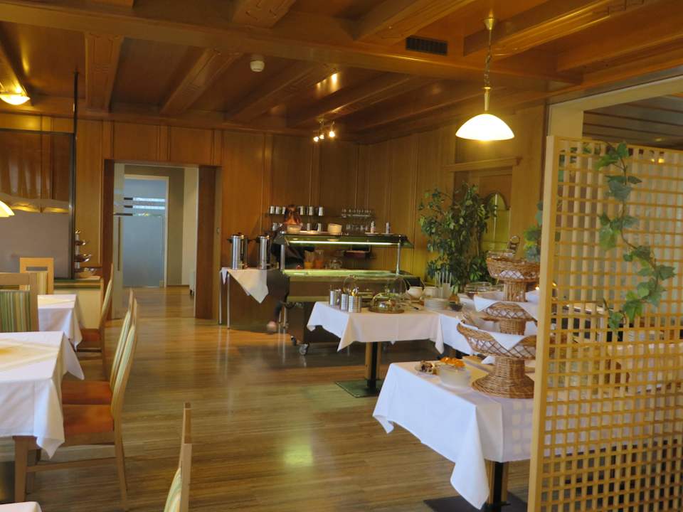Blick zum Frühstücksbüffet Hotel Feneberg