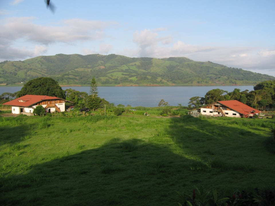 Blick auf Hotel und Wirtschaftsgebäude Hotel Los Heroes