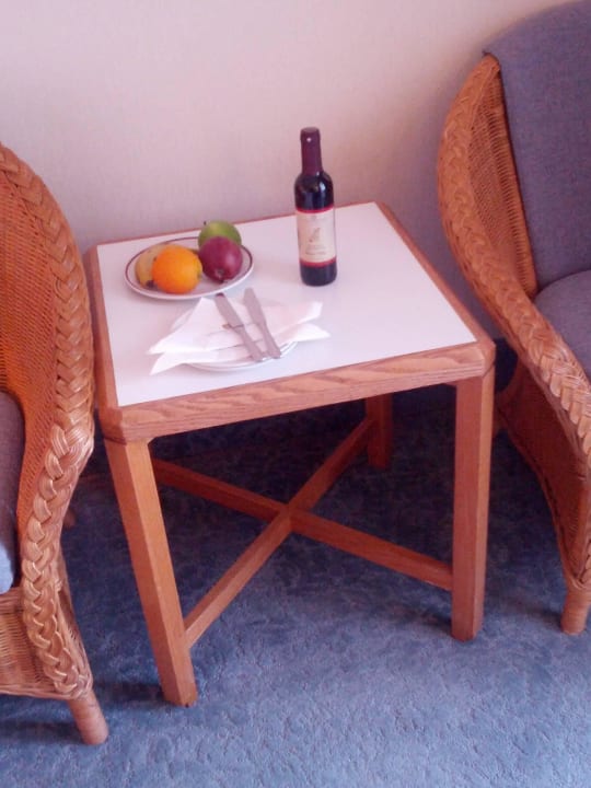 Feiner Wein und Obst, als Willkommensgruss (gratis) TUI BLUE Pioneer Beach