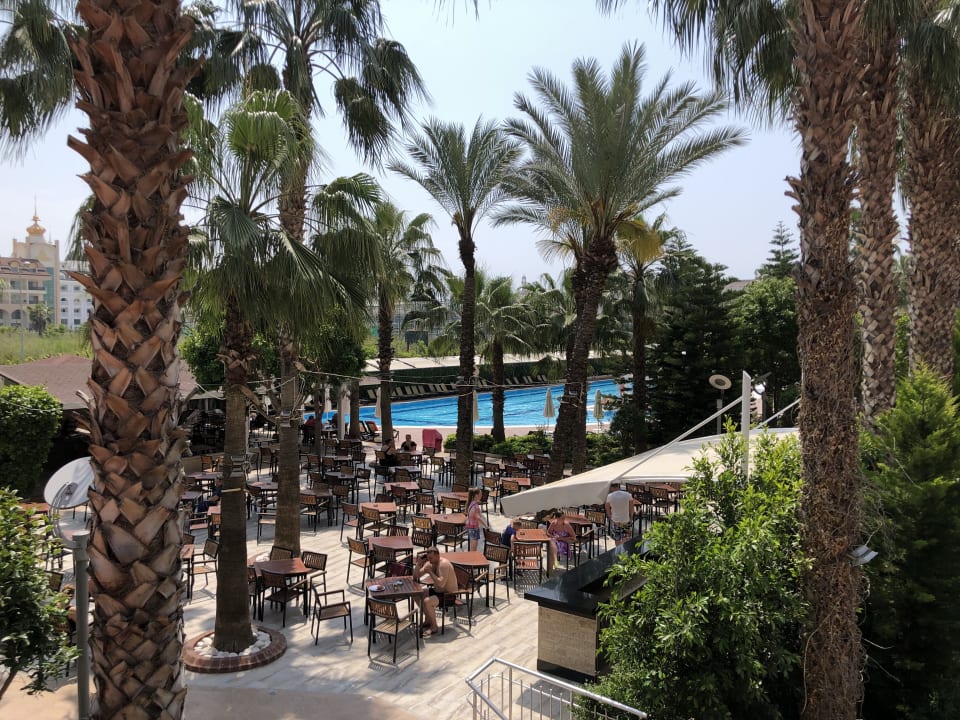 Aussicht auf das Restaurant und Pool Hane Family Resort