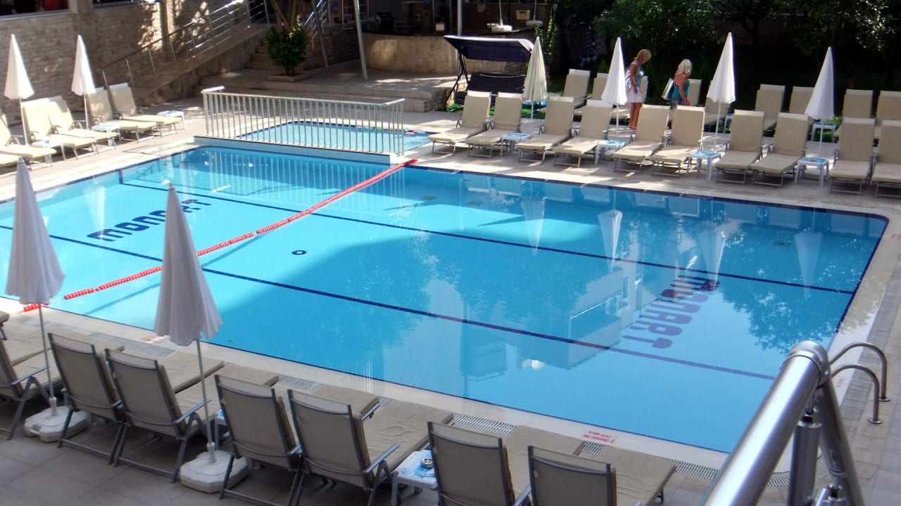Hinterer Pool Monart City Hotel