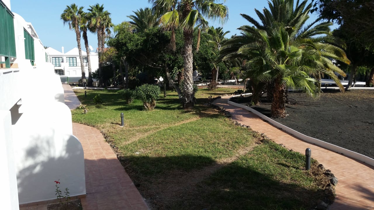 Blick in die seitliche Gartenanlage H10 Ocean Suites