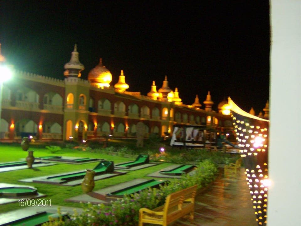 Mini golf nocą Pickalbatros Alf Leila Wa Leila Resort - Neverland Hurghada