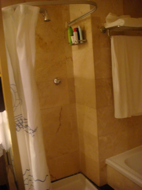 Dusche Mediterranean Palace Hotel