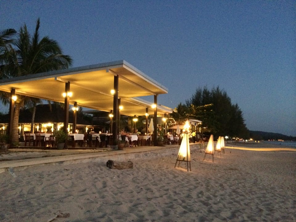 Resort vom Strand aus gesehen Hotel Nakara Long Beach Resort