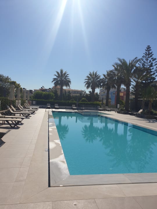 Pool Petousis Hotel & Suites