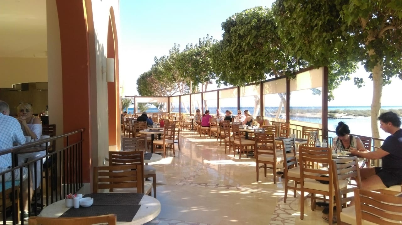 Terrasse vom Restaurant Hotel Three Corners Ocean View prestige - Adults only