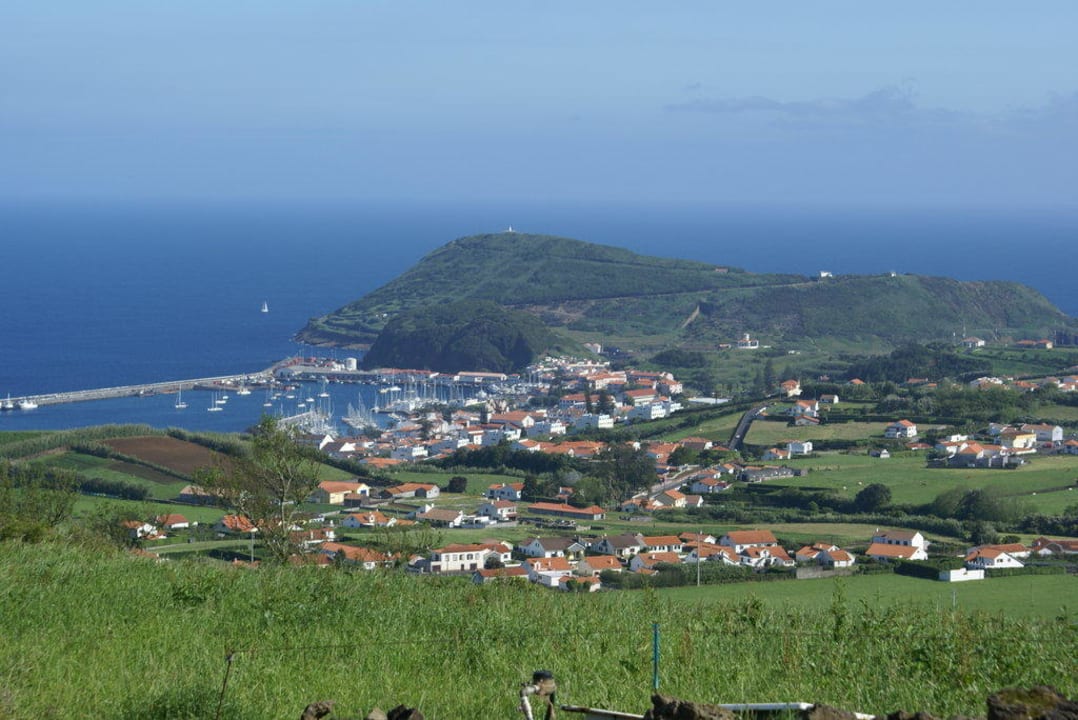 Blick von der Villa nach Horta und zum Meer Vila Belgica