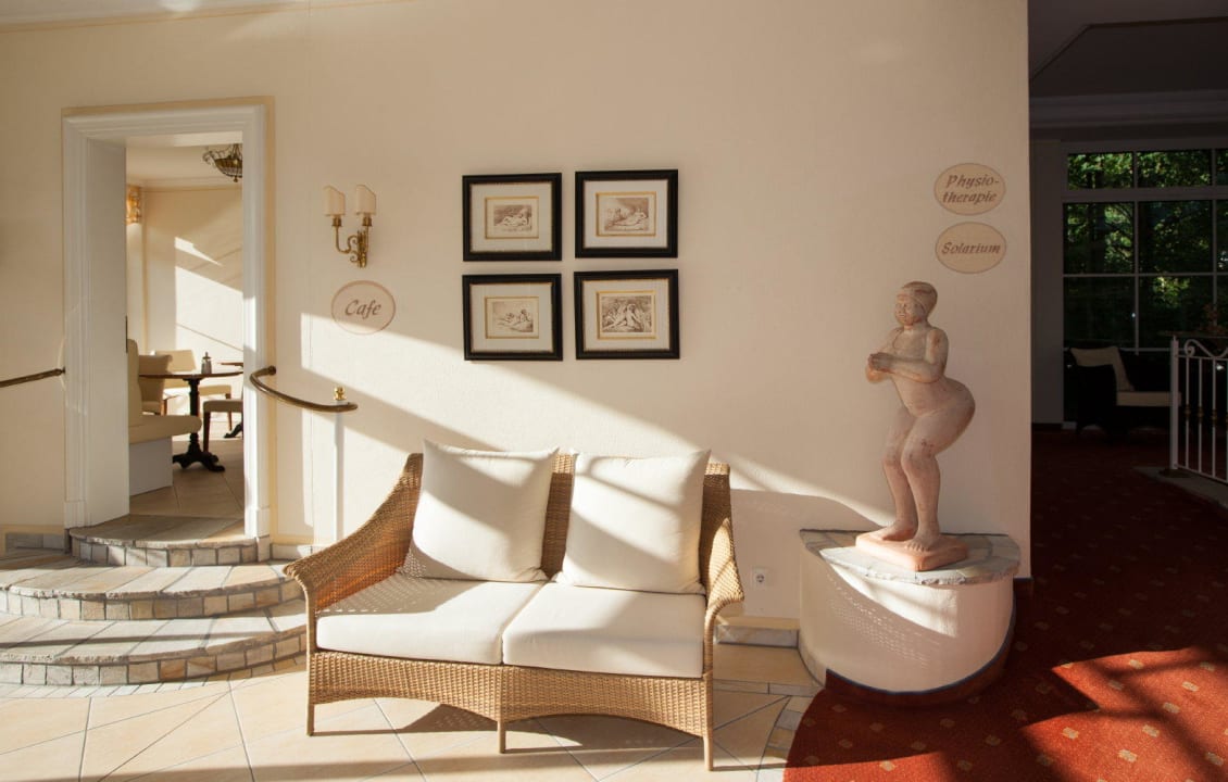 Eingang zur Kaffeebar Thermenhotel Quellenhof