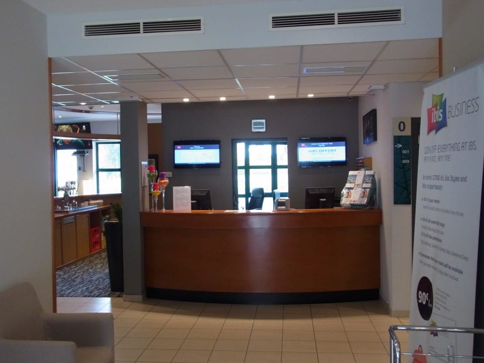 Rezeption Hotel Ibis Dinant