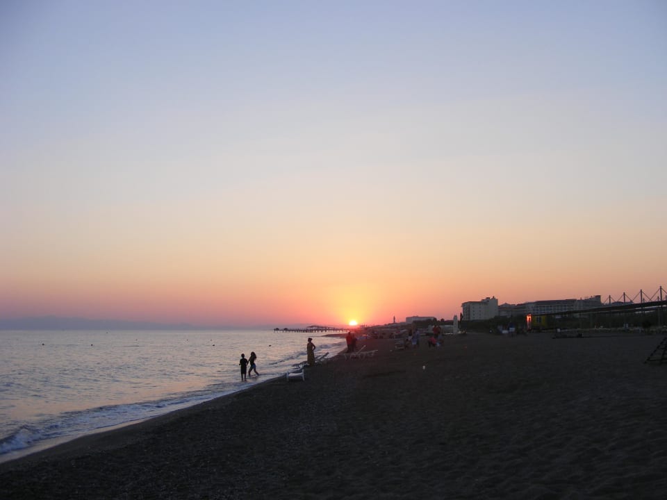 Herrlicher Sonnenuntergang am Strand Calimera Serra Palace
