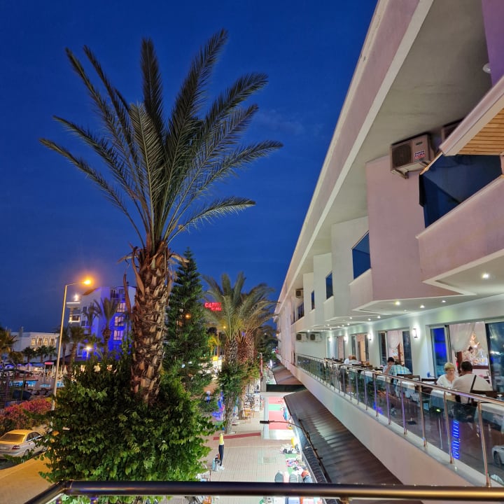 Gartenanlage Oji Beach Hotel