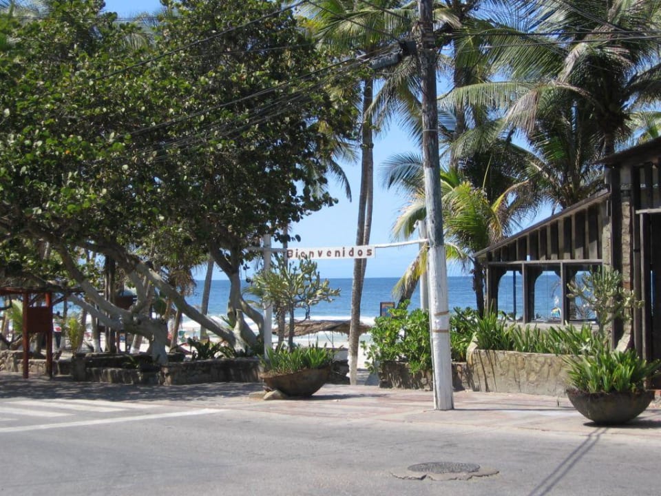 Blick vom Hotel auf den Strand Hotel Miramar Village