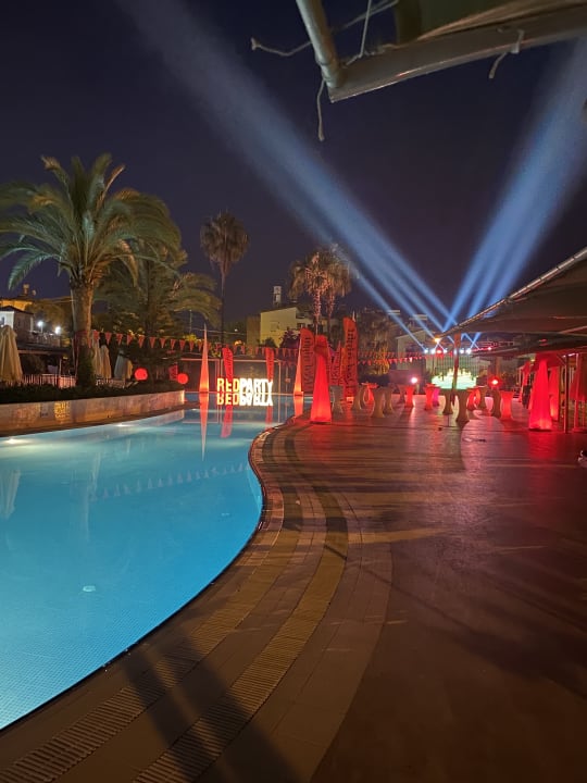 Pool Seaden Corolla Hotel