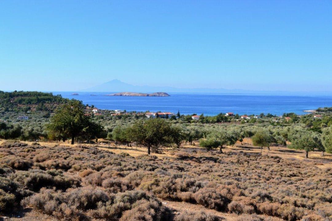 Ten największy budynek to hotel (po środku) Hotel Astris Sun
