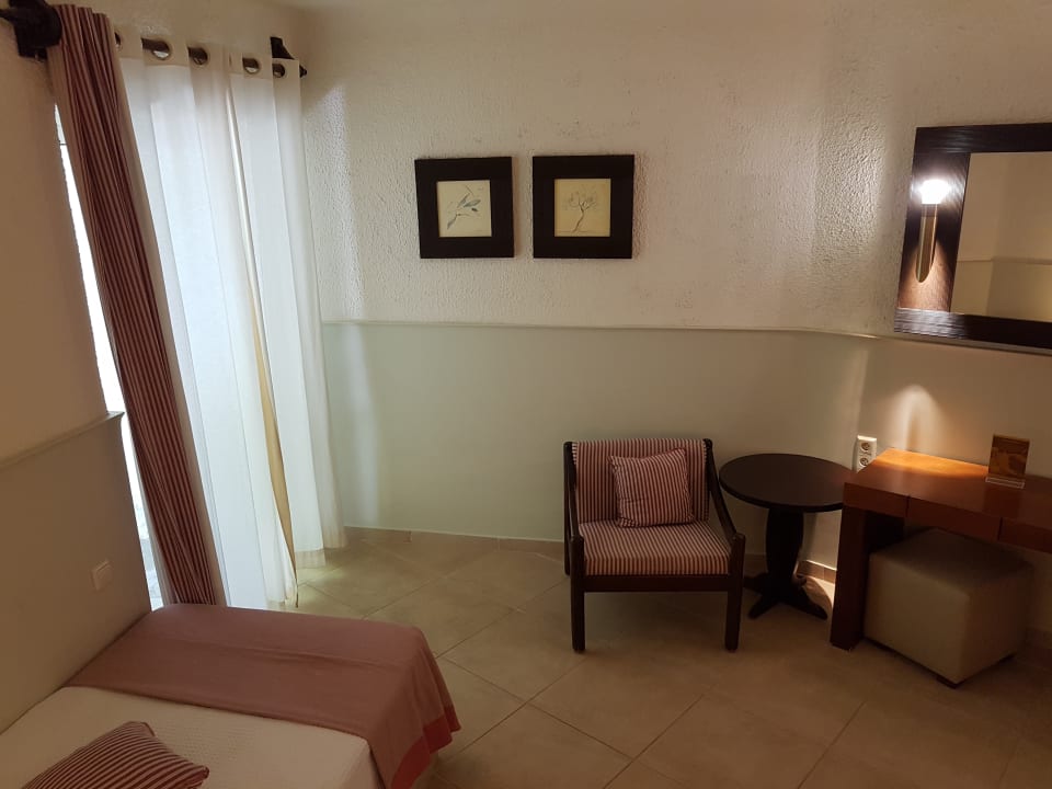 Zimmer Apollonia Beach Resort & Spa