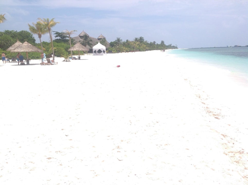 Paradiesischer Strand Südseite Kuredu Island Resort & Spa