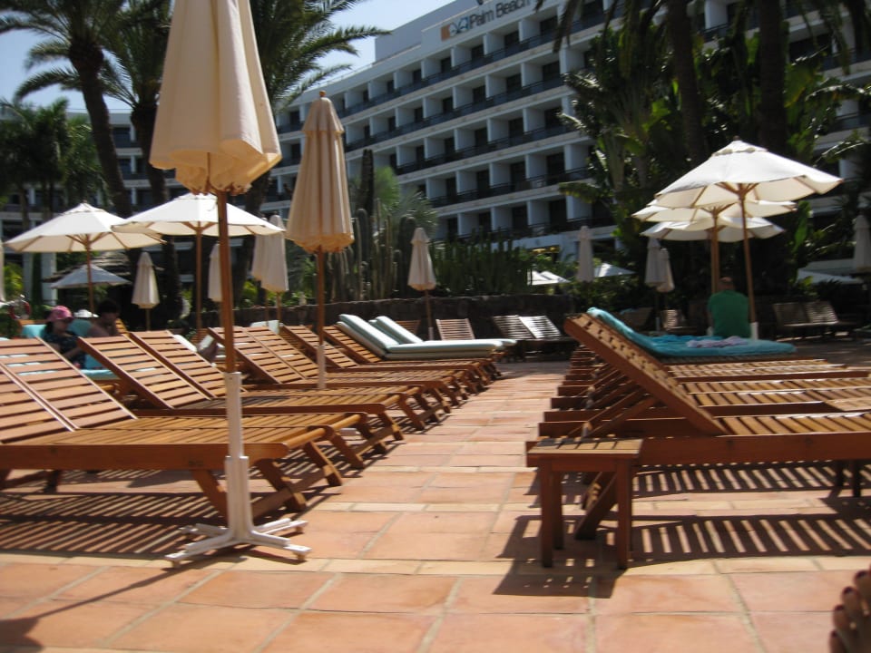Blick vom Kinderpool auf das Hotel Seaside Hotel Palm Beach