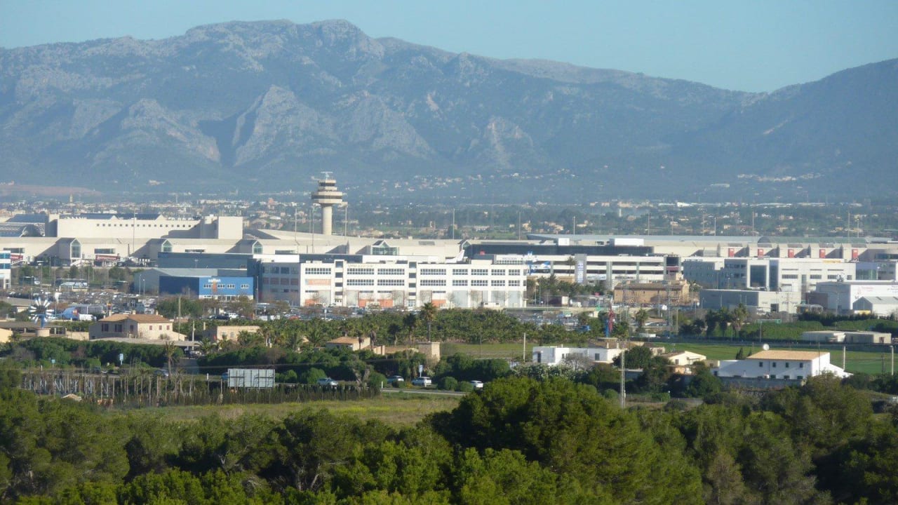 Blick auf den Flughafen THB Maria Isabel - Adults only
