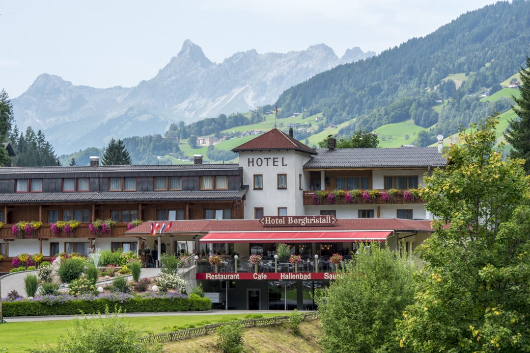 Außenansicht Hotel Bergkristall Montafon