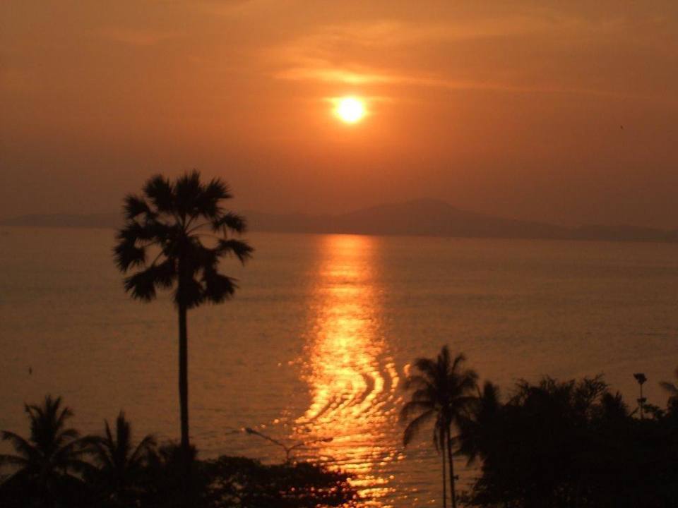 Sonnenuntergang von unserem Meerblickbalkon Hotel Grand Jomtien Palace