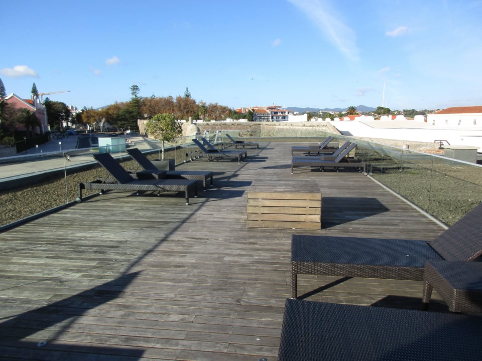 Dachterrasse im Poolbereich Pestana Cidadela Cascais - Pousada & Art District