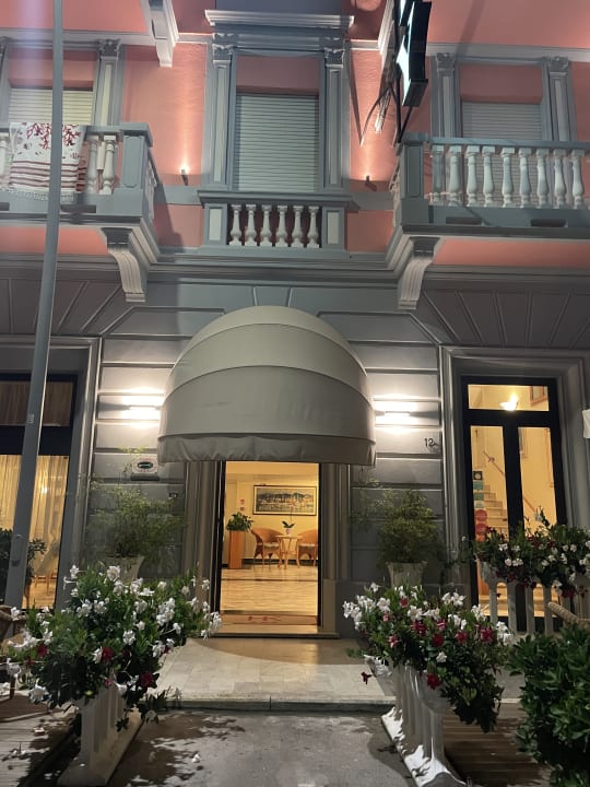 Außenansicht Hotel Katy