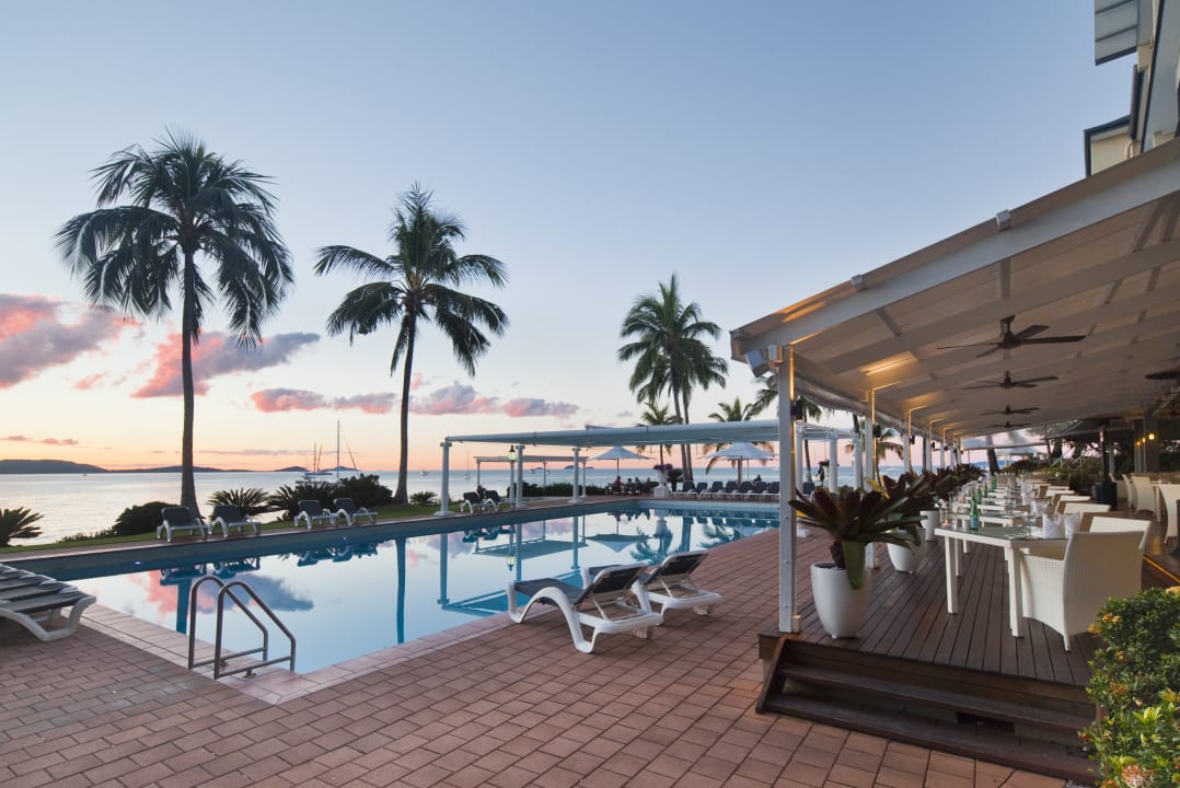 Gastro Hotel Coral Sea Resort