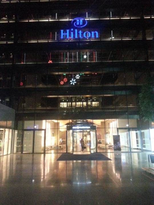 Hoteleingang Hilton Frankfurt Airport