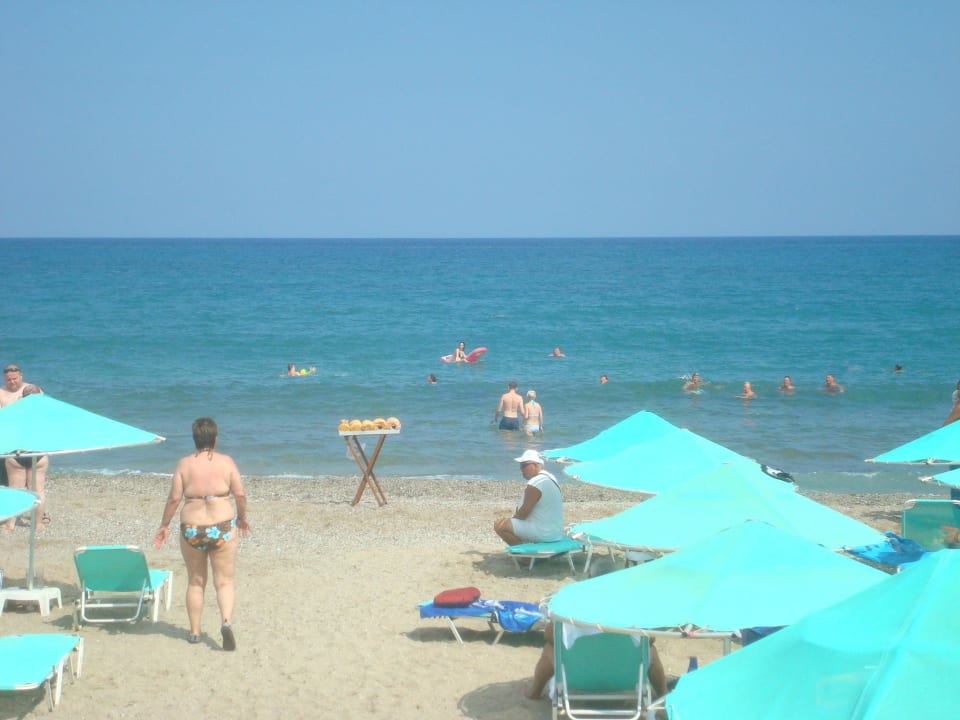 Donatverkäufer sitzt  Jo An Beach