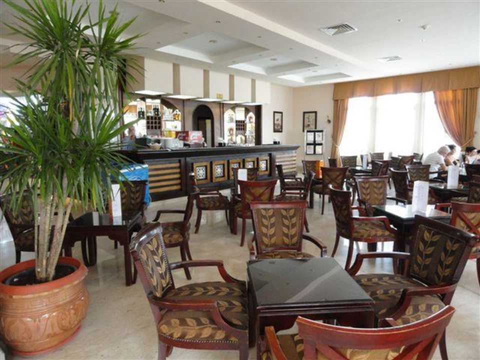 Blick auf Lobby-Bar Bereich Hotel Tropicana Azure Club
