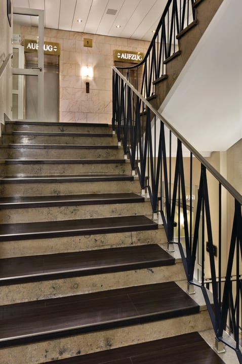 Treppenhaus IntercityHotel München