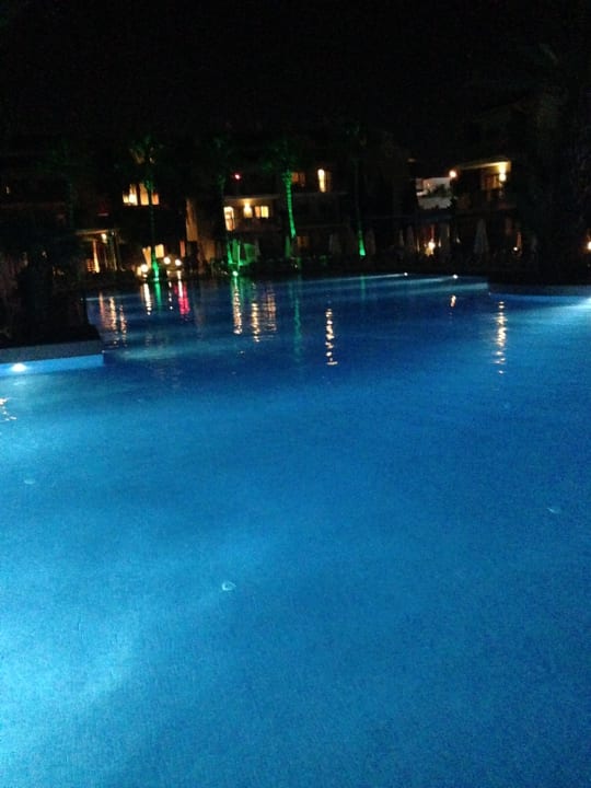 Pool Barut B Suites