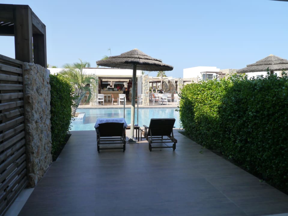 Unsere Terrasse mit Einstieg zum Pool TUI BLUE Palazzo del Mare