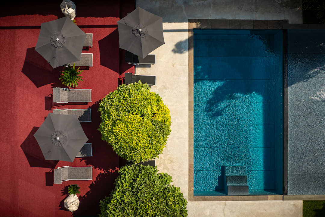 Pool goldfinger + suites