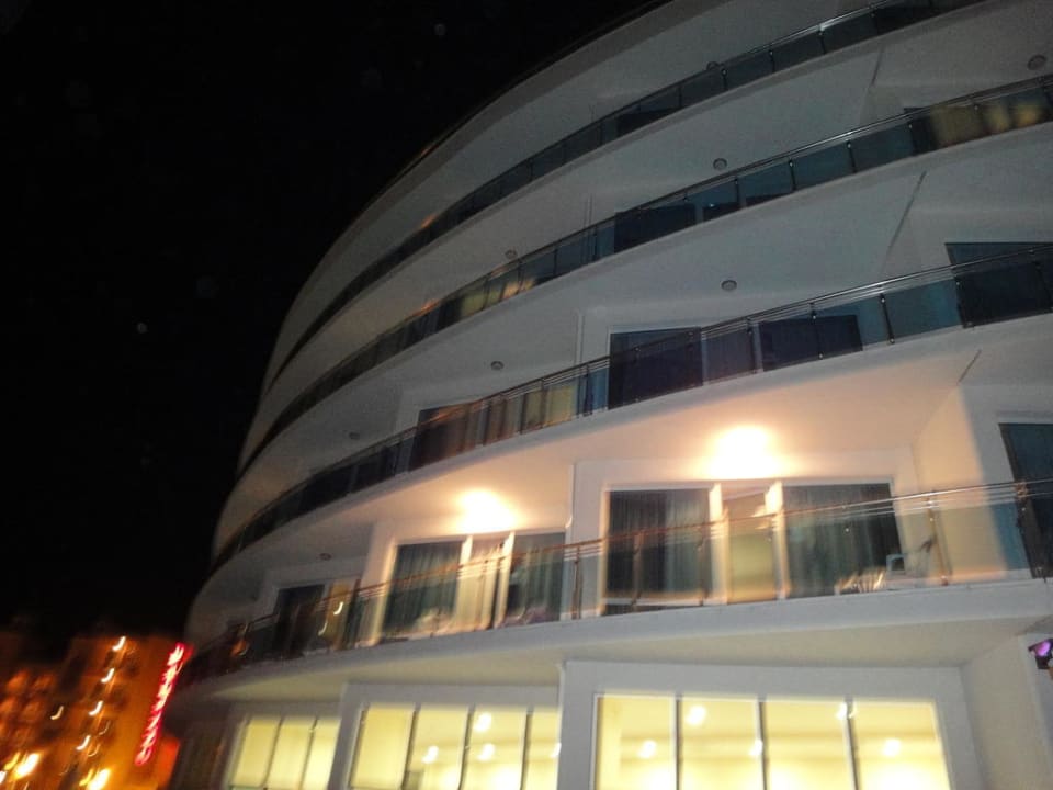 Blick vom Pool auf Hotel  Hotel Calypso