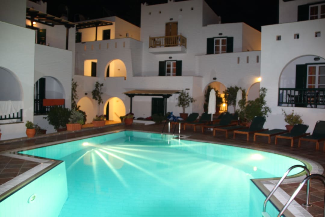 Pool am Abend Hotel Spiros