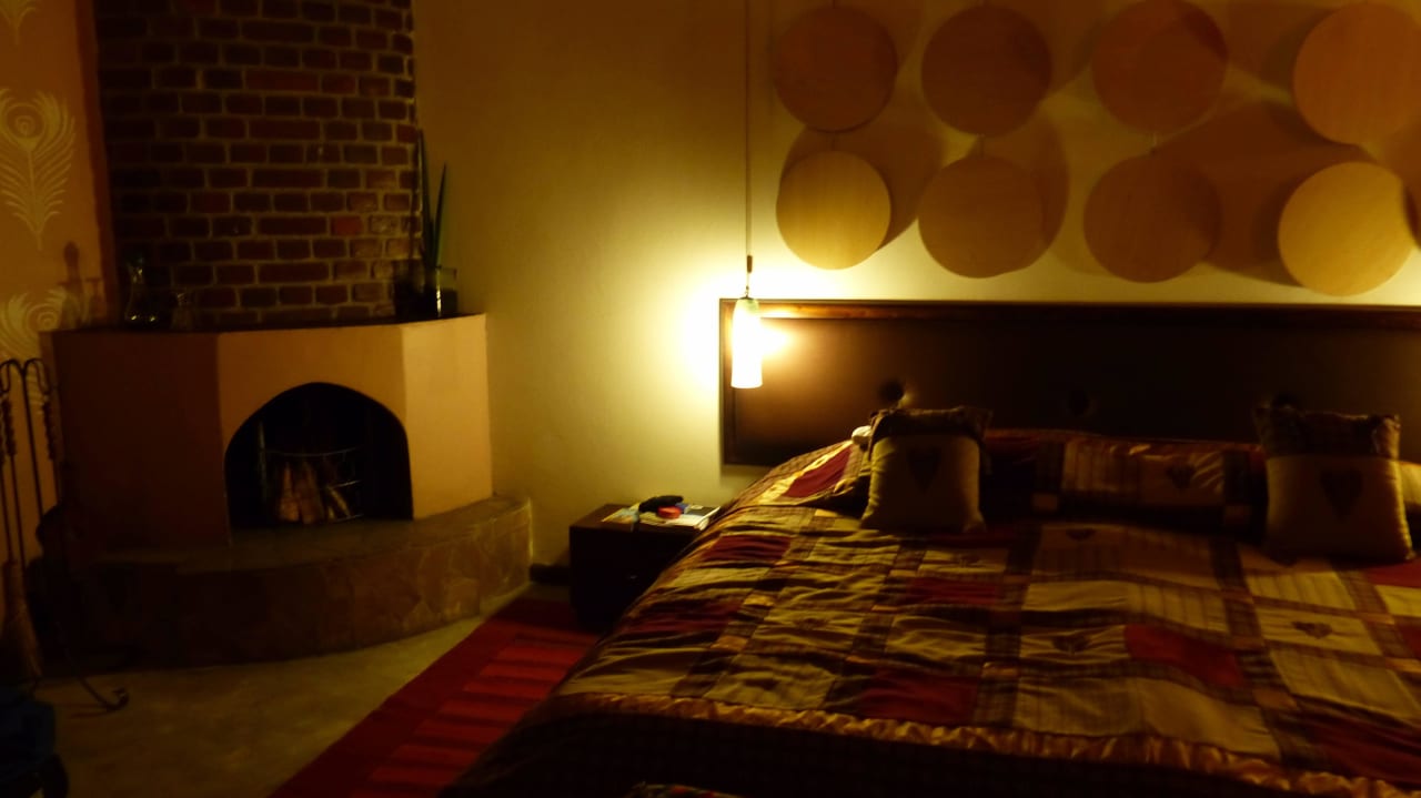 Geschmachkvoll eingerichtetes Zimmer Hotel Hatari Lodge