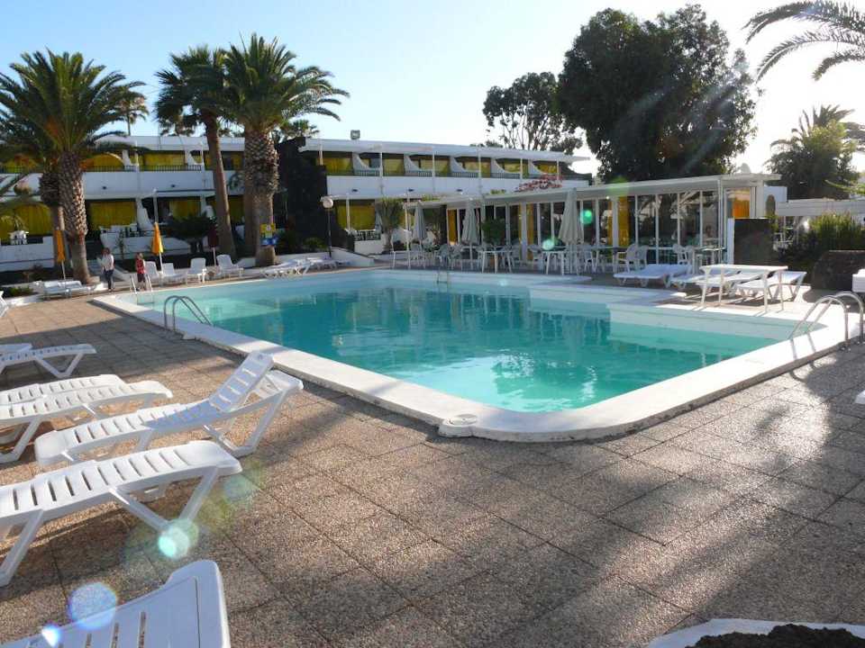 Poolanlage Apartamentos Arena Dorada