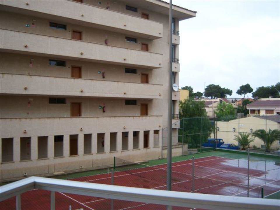 Blick zum Tennisplatz Hotel HM Ayron Park