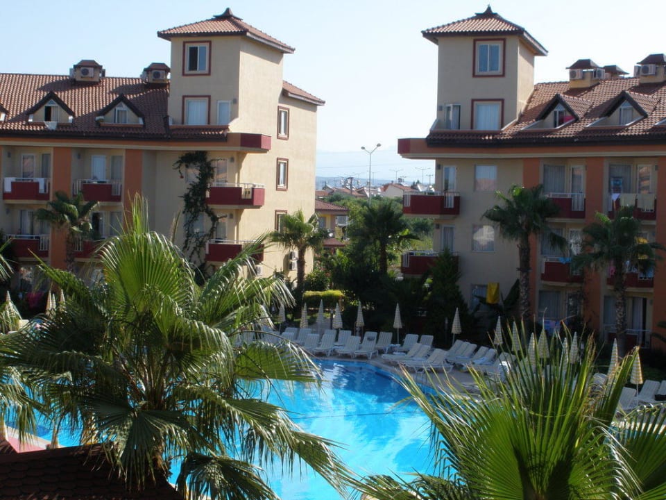 Aussicht auf den Pool,vom Balkon aus Hotel Orfeus Park